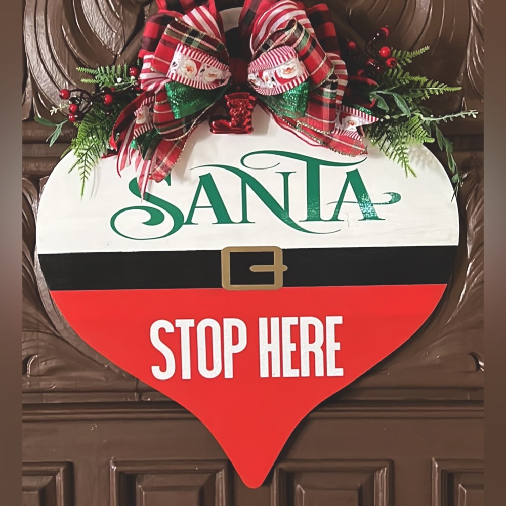 Wood door hanger for Christmas season